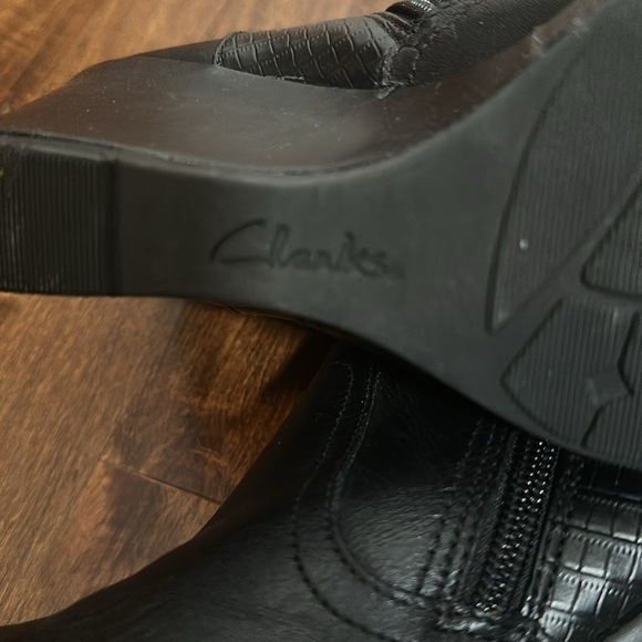 Clarks black leather wedge boots/ booties w/ zipper and buckle accent, 8 - Picture 5 of 7